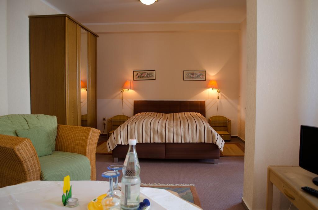 Haus Helvetia Bed & Breakfast Bad Orb Room photo